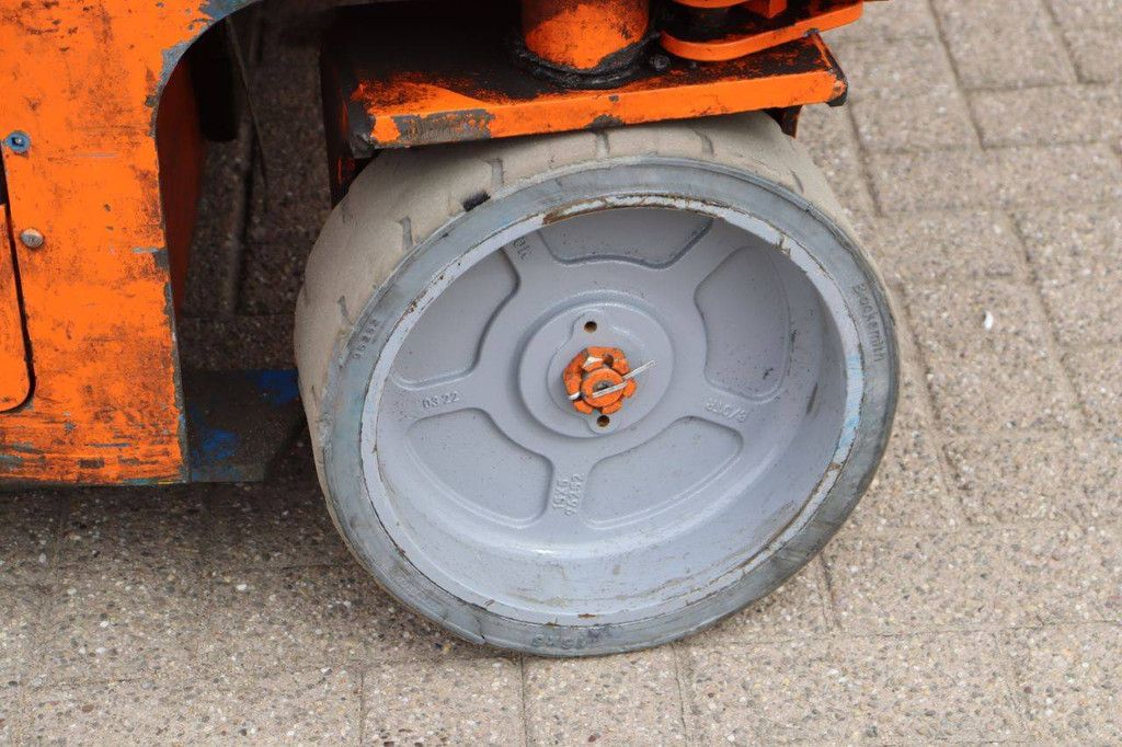 Genie GS-4047 Electric Scissor Lift 13.7m 2013