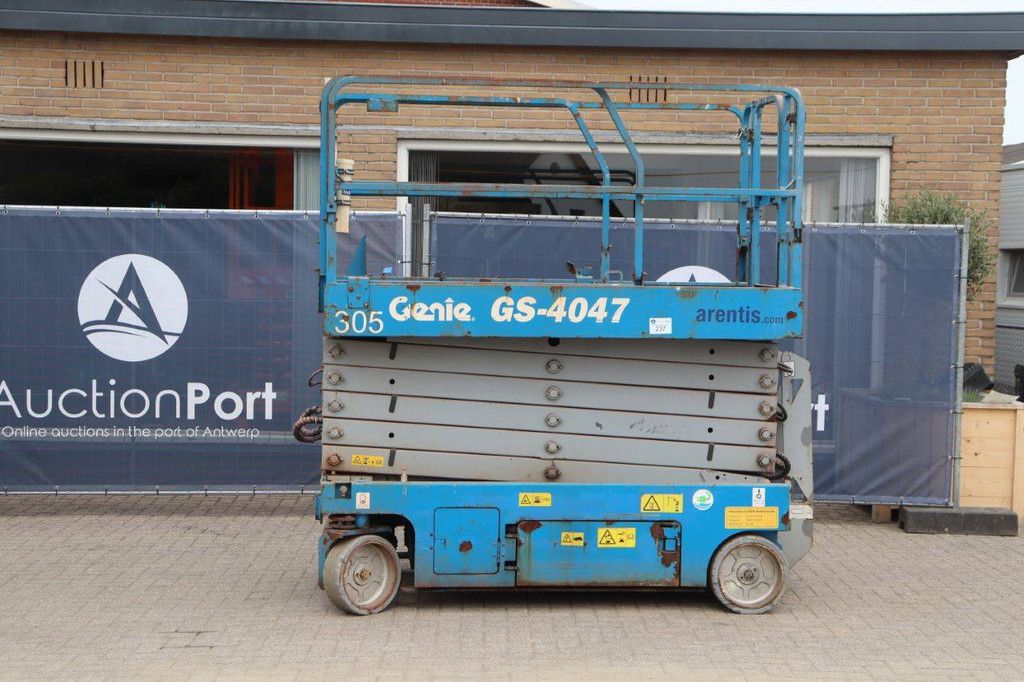 Genie GS-4047 Electric Scissor Lift 13.7m