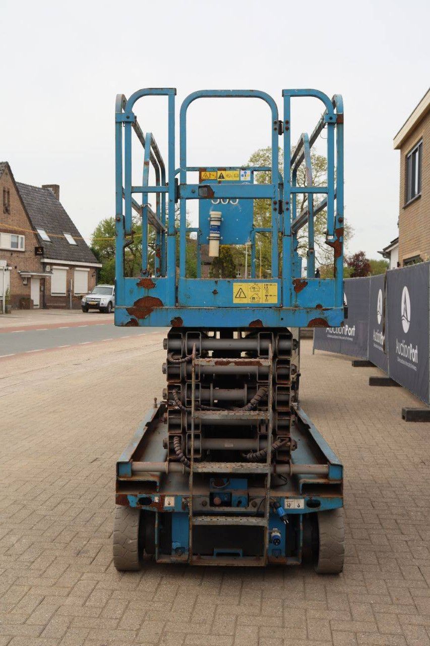 Genie GS-4047 Electric Scissor Lift 13.7m