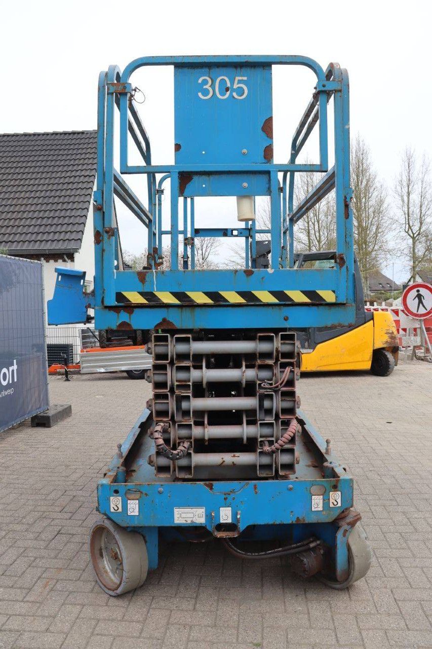 Genie GS-4047 Electric Scissor Lift 13.7m