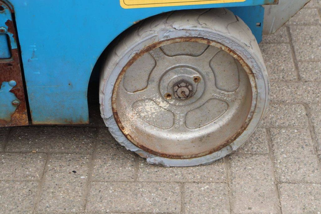 Genie GS-4047 Electric Scissor Lift 13.7m