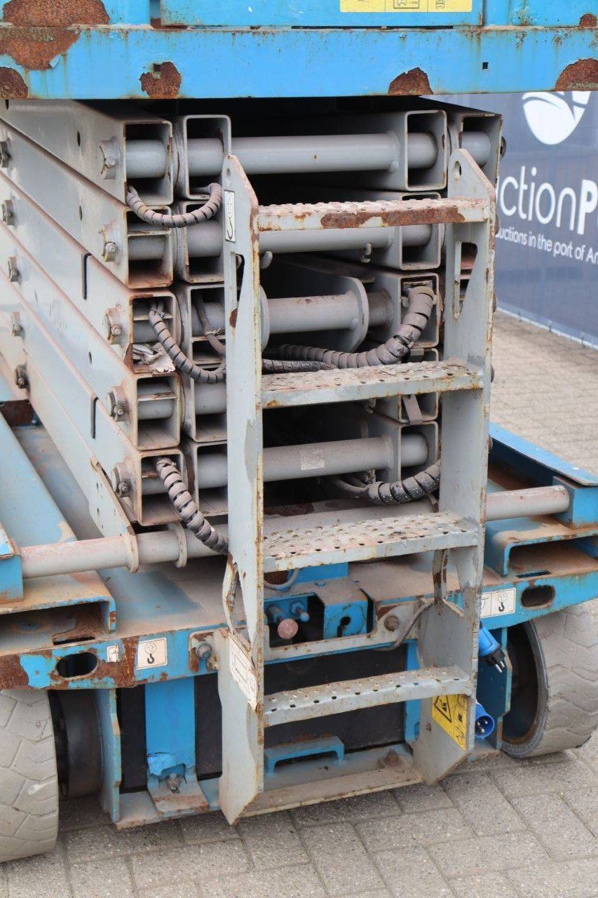 Genie GS-4047 Electric Scissor Lift 13.7m