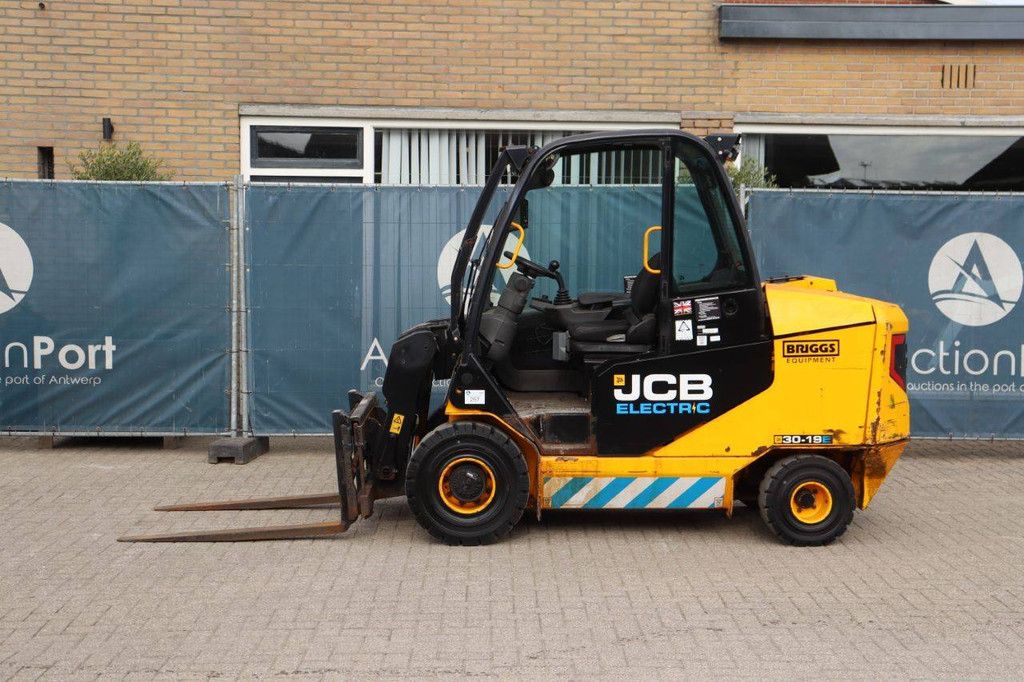 JCB 30-19E Elektrischer Teleskoplader 3000 kg 4 m 2021