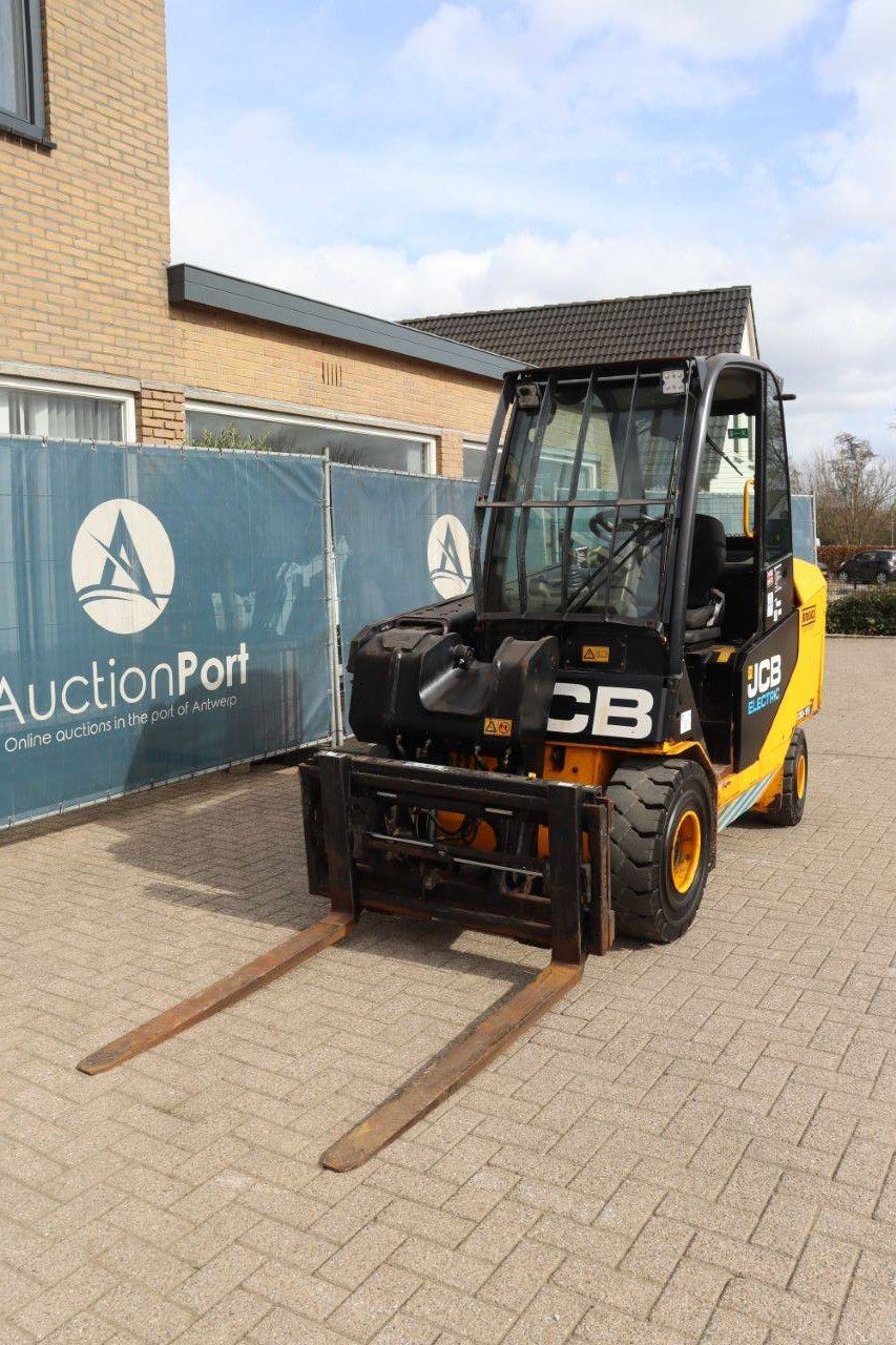 JCB 30-19E Elektrischer Teleskoplader 3000 kg 4 m 2021