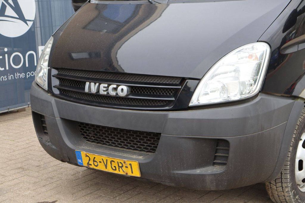 Fahrgestell mit Fahrerhaus Iveco 40C18 Diesel 177 PS 2007