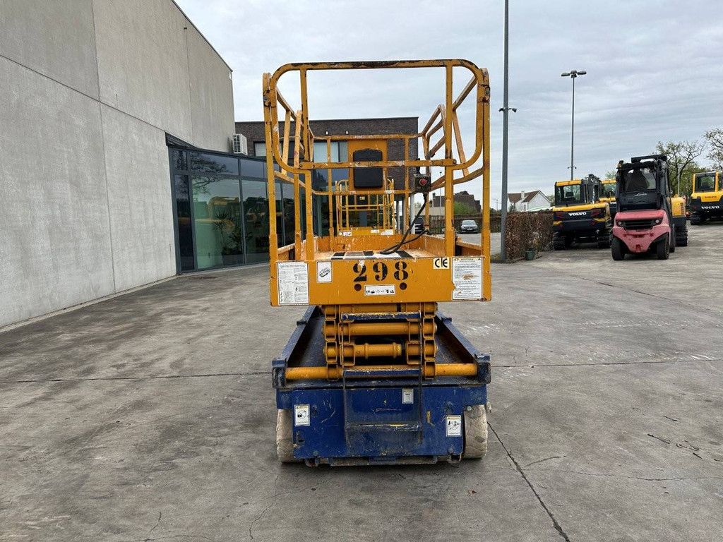 Scherenbühne: Haulotte Compact 10 Battery 2002