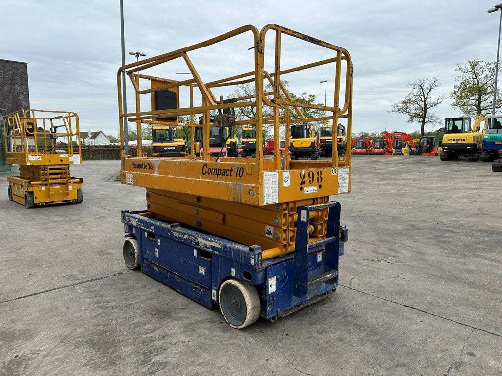 Scherenbühne: Haulotte Compact 10 Battery 2002