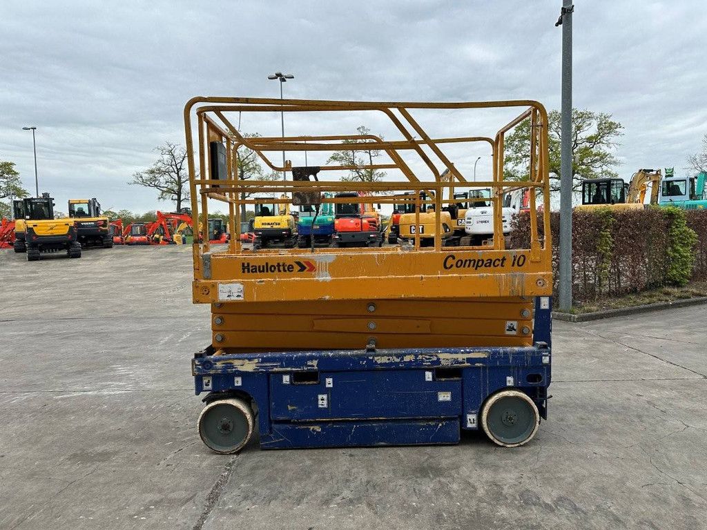 Scherenbühne: Haulotte Compact 10 Battery 2002