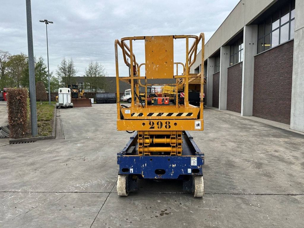 Scherenbühne: Haulotte Compact 10 Battery 2002