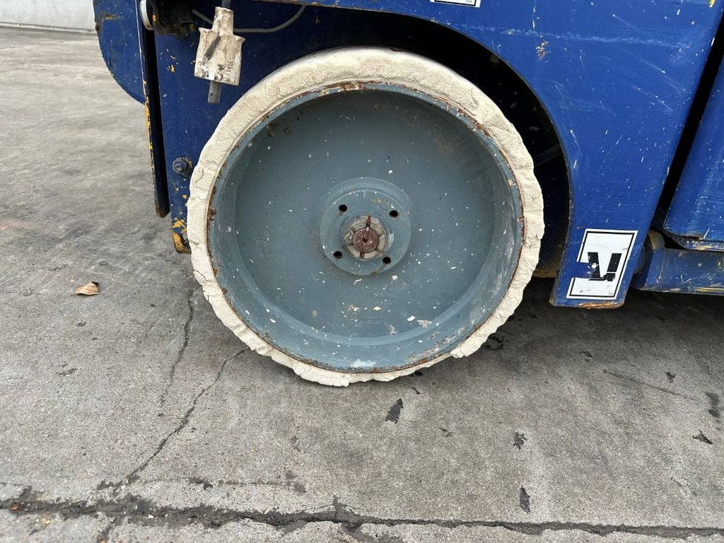 Scherenbühne: Haulotte Compact 10 Battery 2002