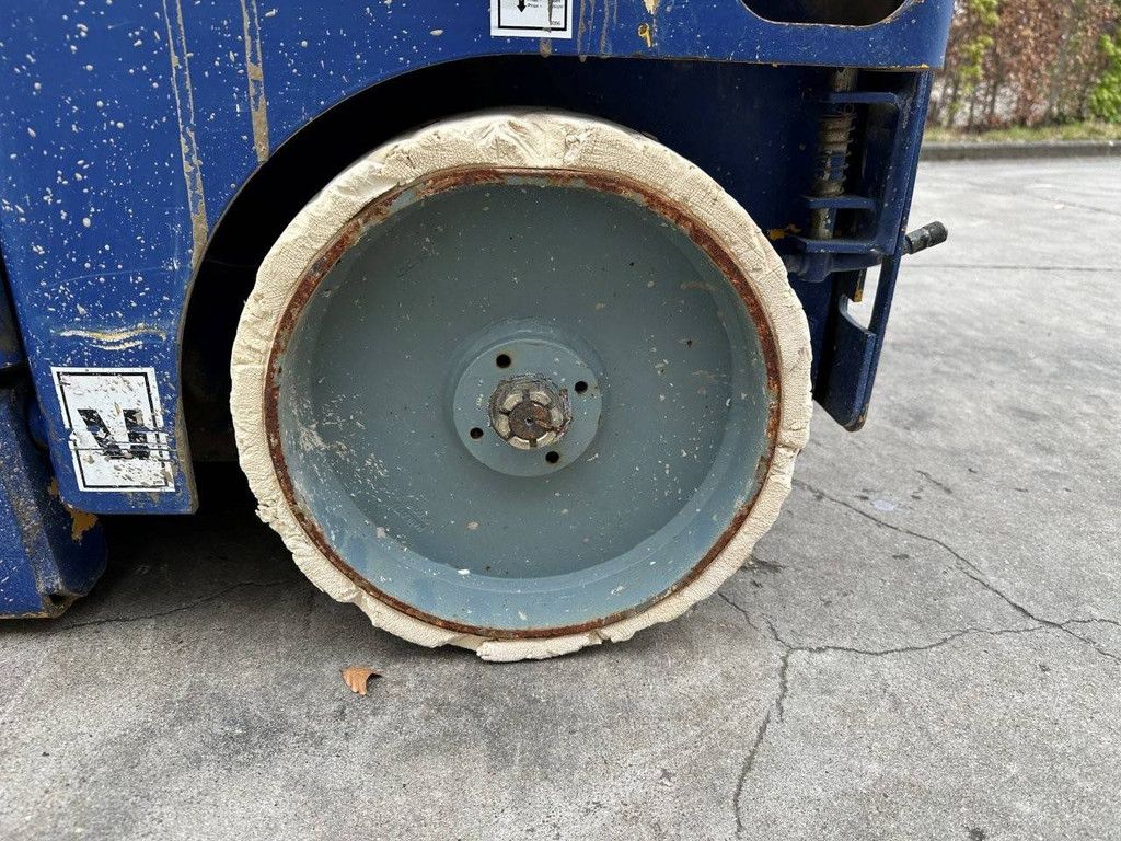 Scherenbühne: Haulotte Compact 10 Battery 2002