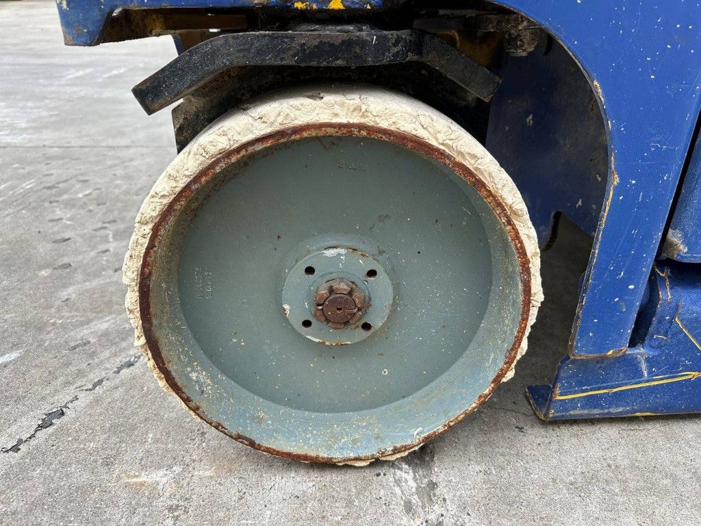 Scherenbühne: Haulotte Compact 10 Battery 2002