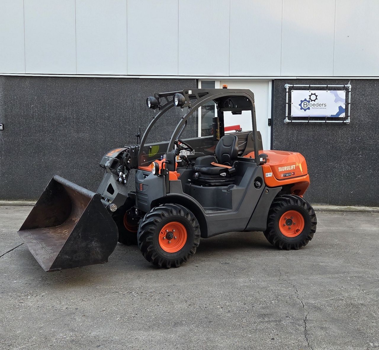 Ausa T144H Verreiker NIEUW!