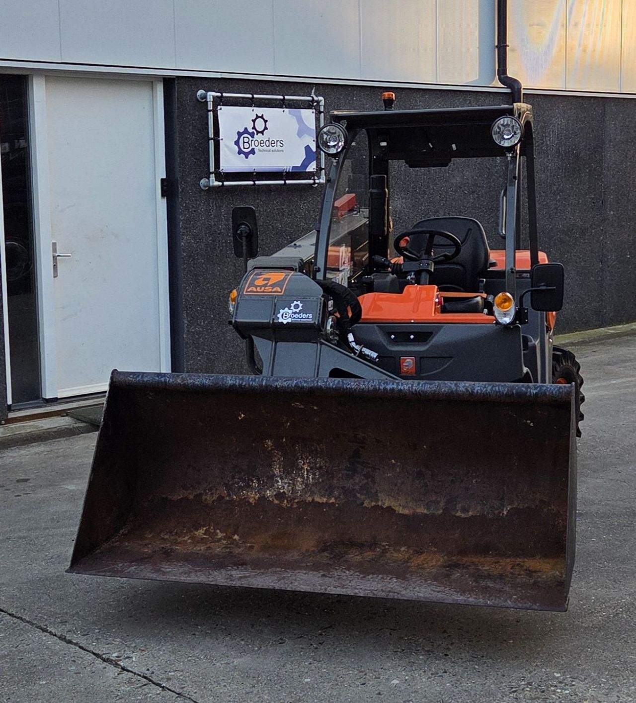 Ausa T144H Verreiker NIEUW!