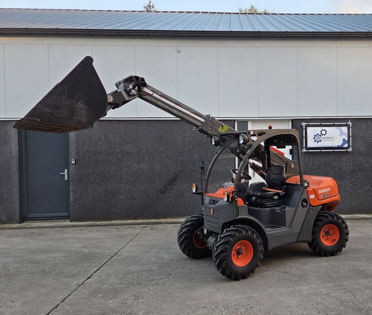 Ausa T144H Verreiker NIEUW!