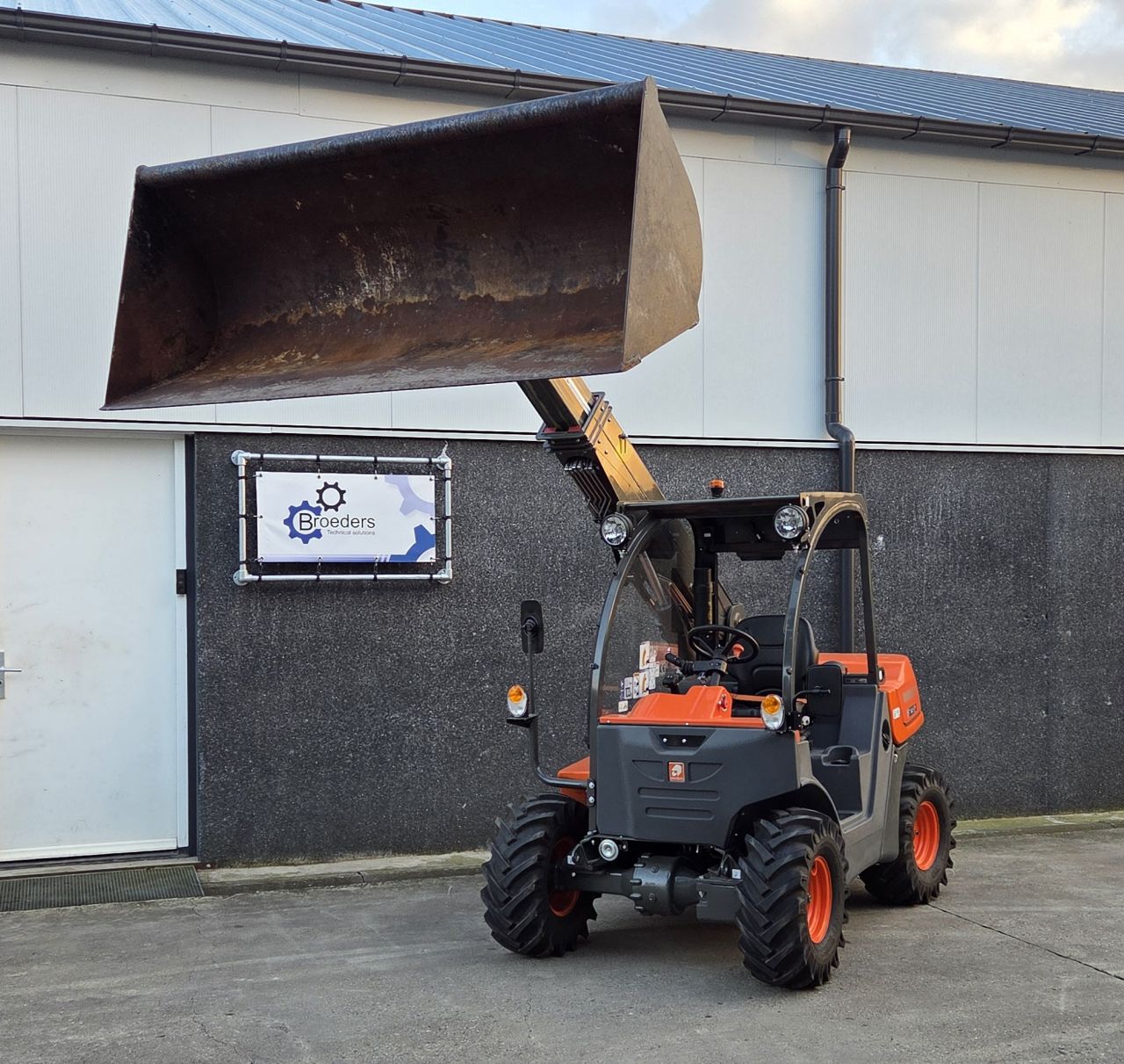 Ausa T144H Verreiker NIEUW!