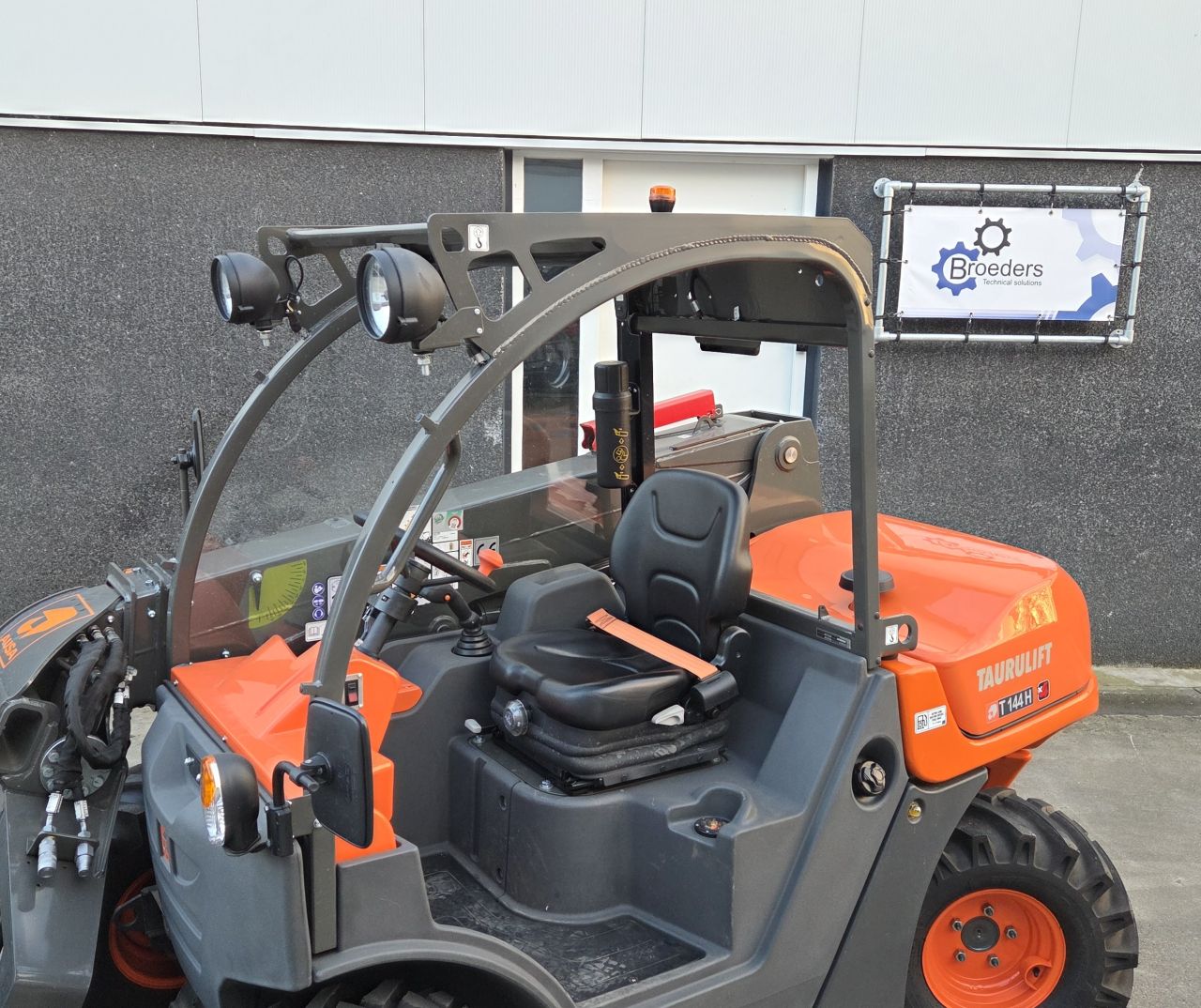 Ausa T144H Verreiker NIEUW!