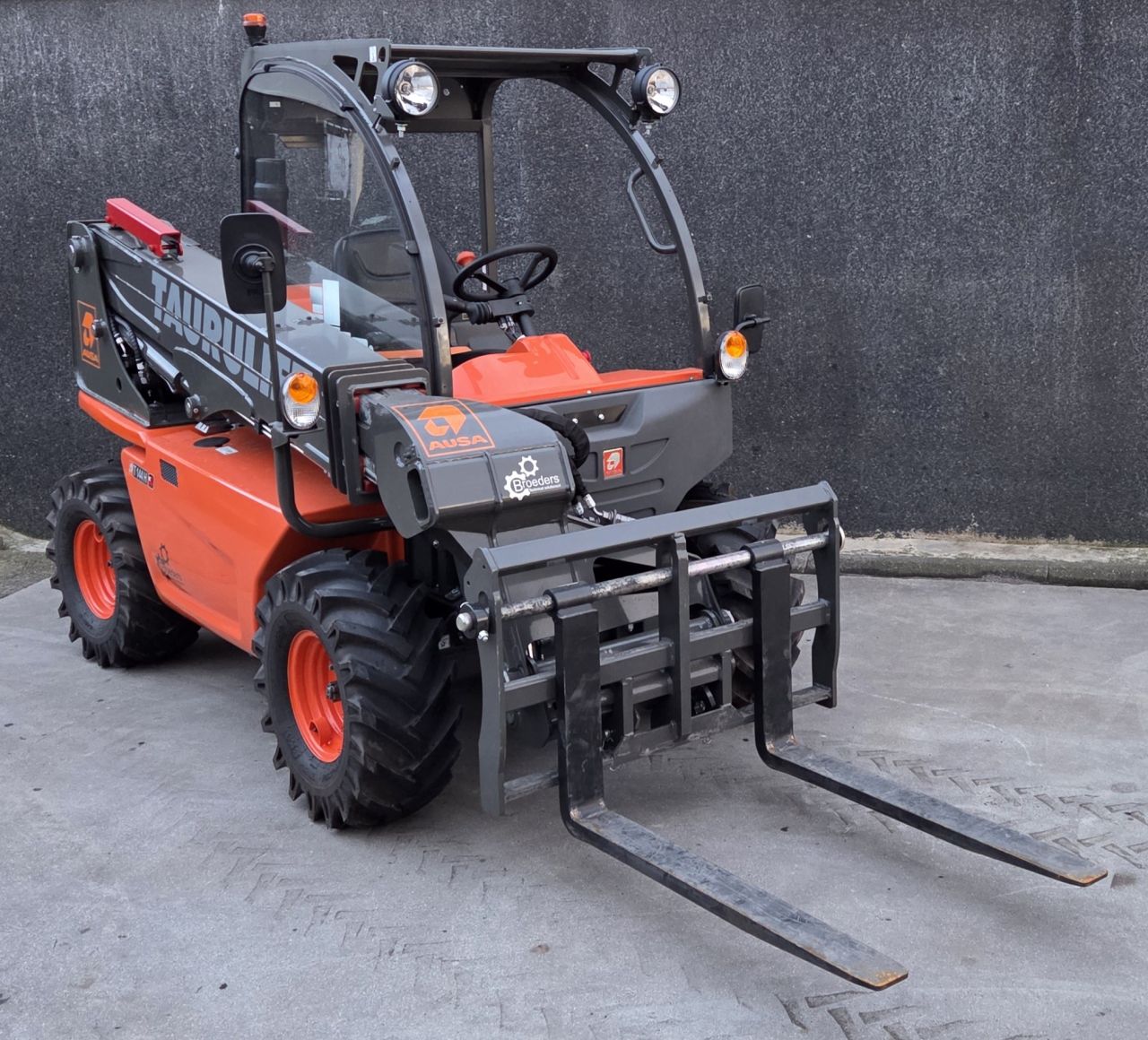 Ausa T144H Verreiker NIEUW!