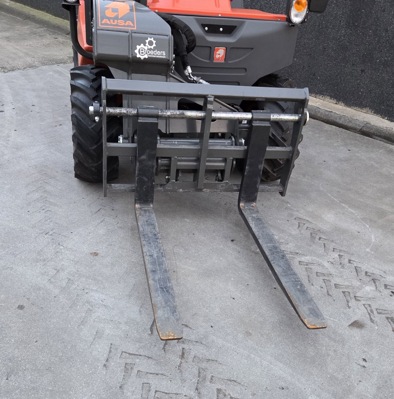 Ausa T144H Verreiker NIEUW!