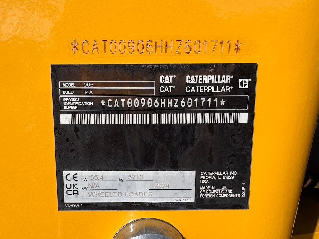 CAT 906 (40km/22mph and A/C)