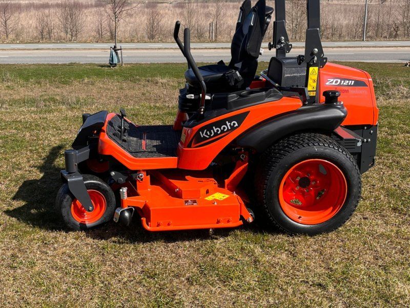 Kubota ZD1211
