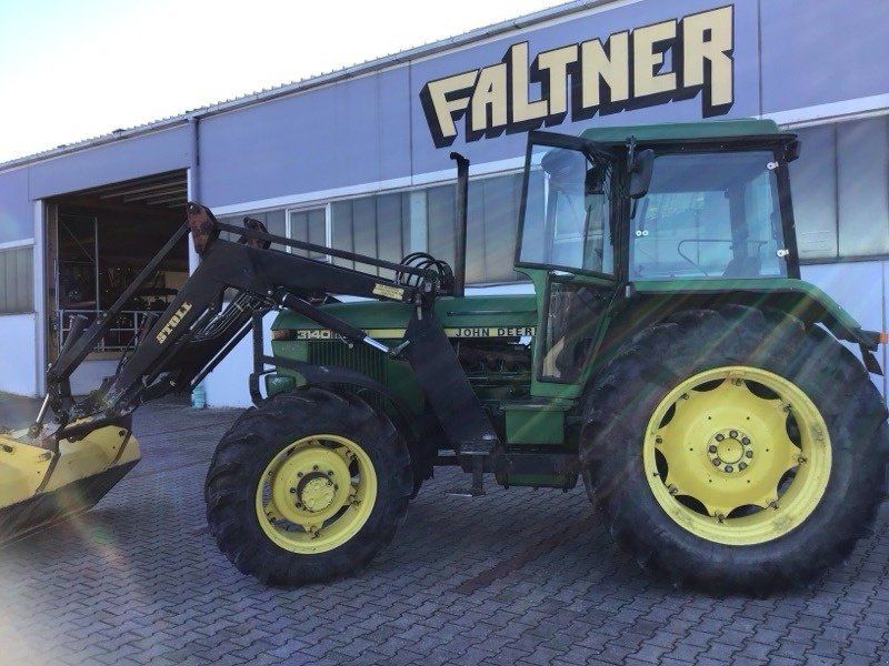 John Deere 3140