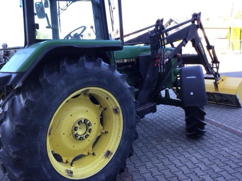 John Deere 3140