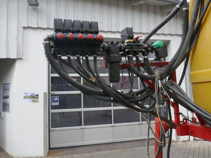 Rau Aufbauspritze 2.200l 15m / 21m Gestänge passend zu MB-Trac