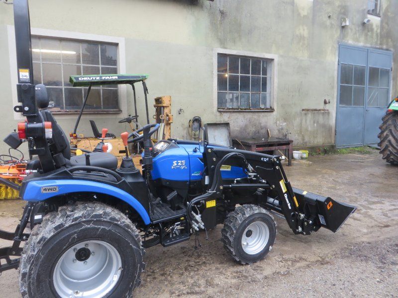 Solis 26 9+9 mit Alö Quicke C12s Frontlader + Schaufel + Straßenzulass