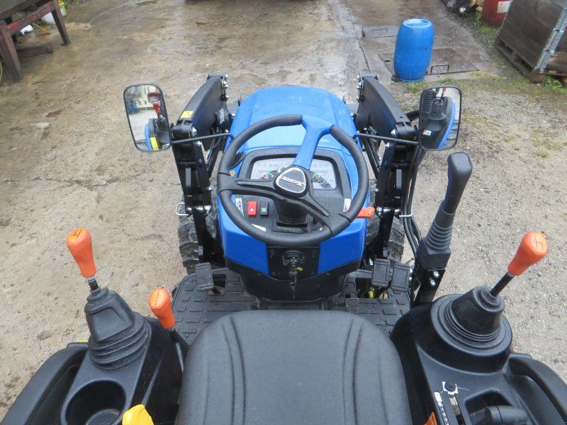 Solis 26 9+9 mit Alö Quicke C12s Frontlader + Schaufel + Straßenzulass