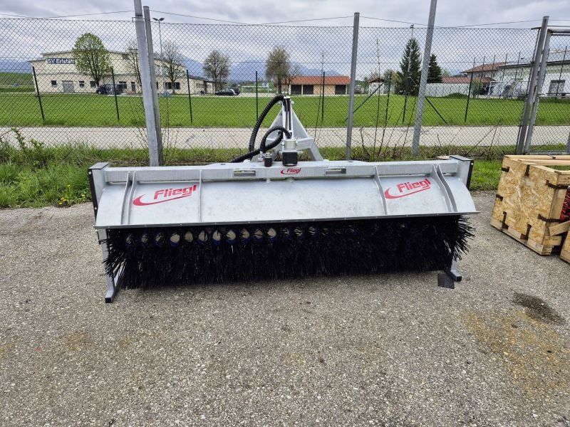 Fliegl KEHRMASCHINE TYP 700 23