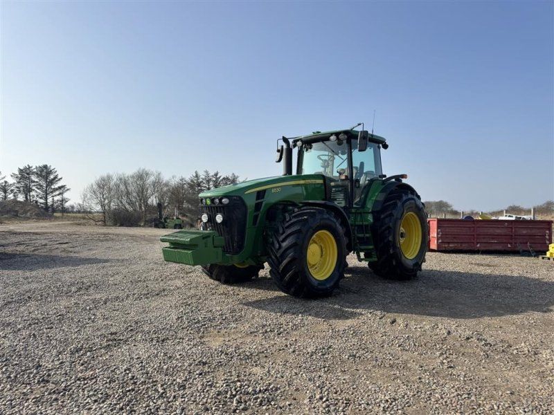 John Deere 8530
