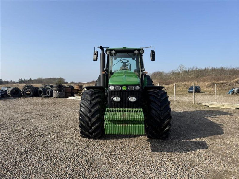 John Deere 8530