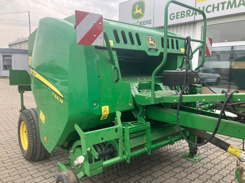 John Deere F441M
