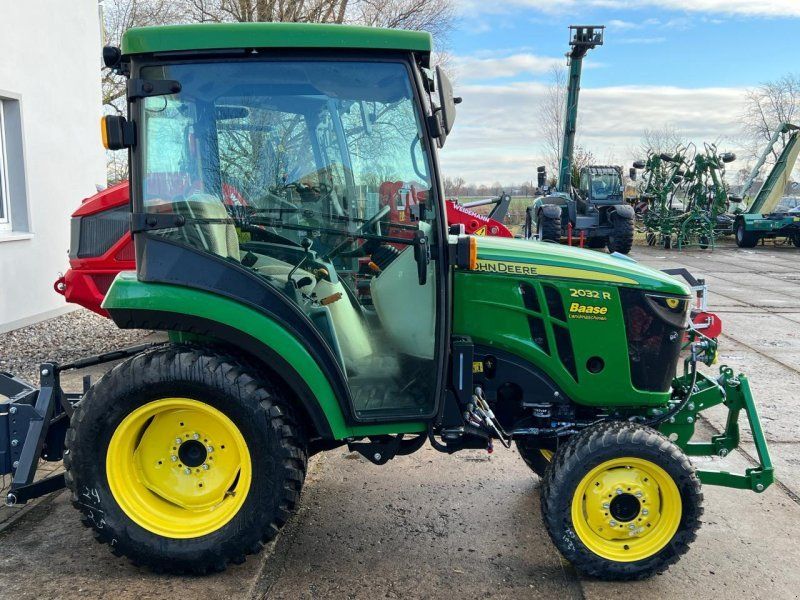 John Deere 2032R Kompaktschlepper