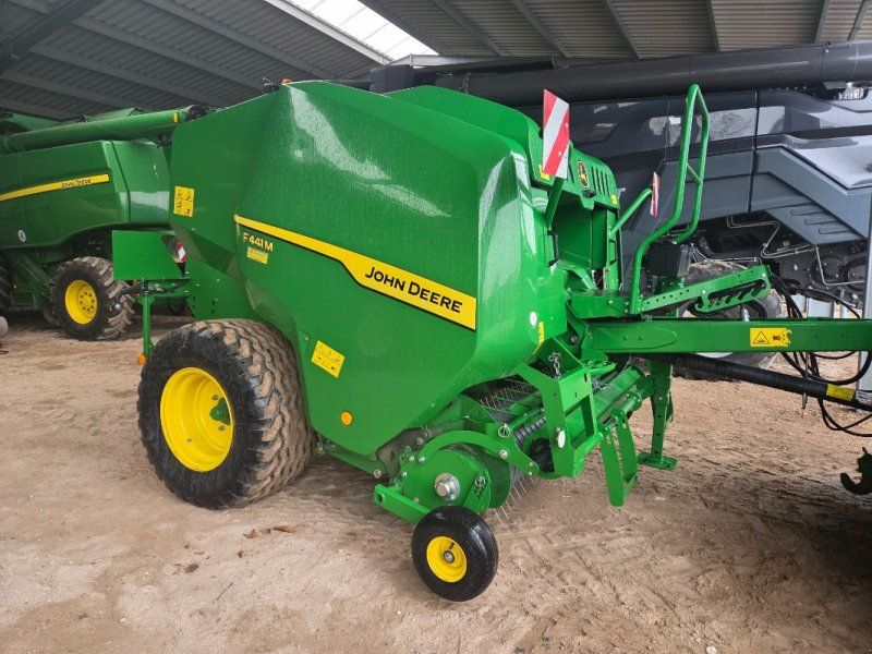 John Deere F441M