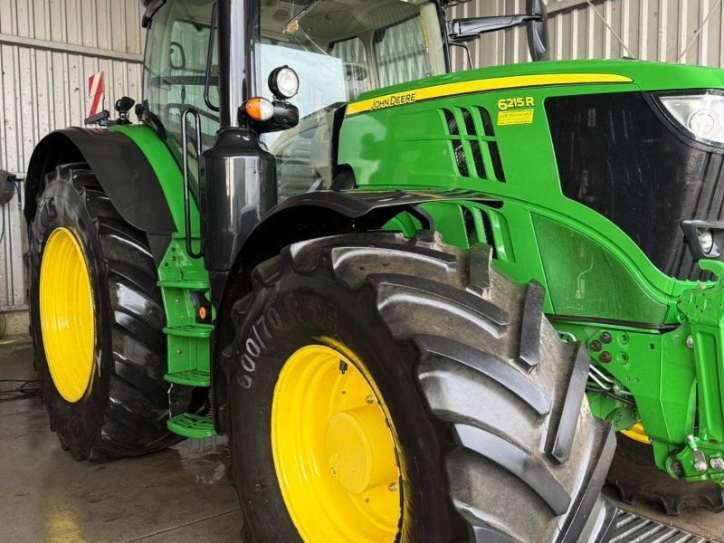 John Deere 6215R
