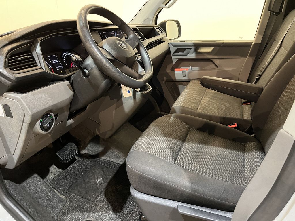 Volkswagen Transporter 2.0 TDI L2H1 150 PK DSG Automaat / Servicebus / Sortimo Inrichting / Euro 6 / Airco / Cruise Control / CarPlay / Camera / Navigatie