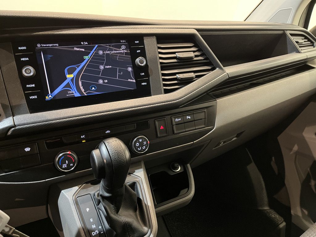 Volkswagen Transporter 2.0 TDI L2H1 150 PK DSG Automaat / Servicebus / Sortimo Inrichting / Euro 6 / Airco / Cruise Control / CarPlay / Camera / Navigatie