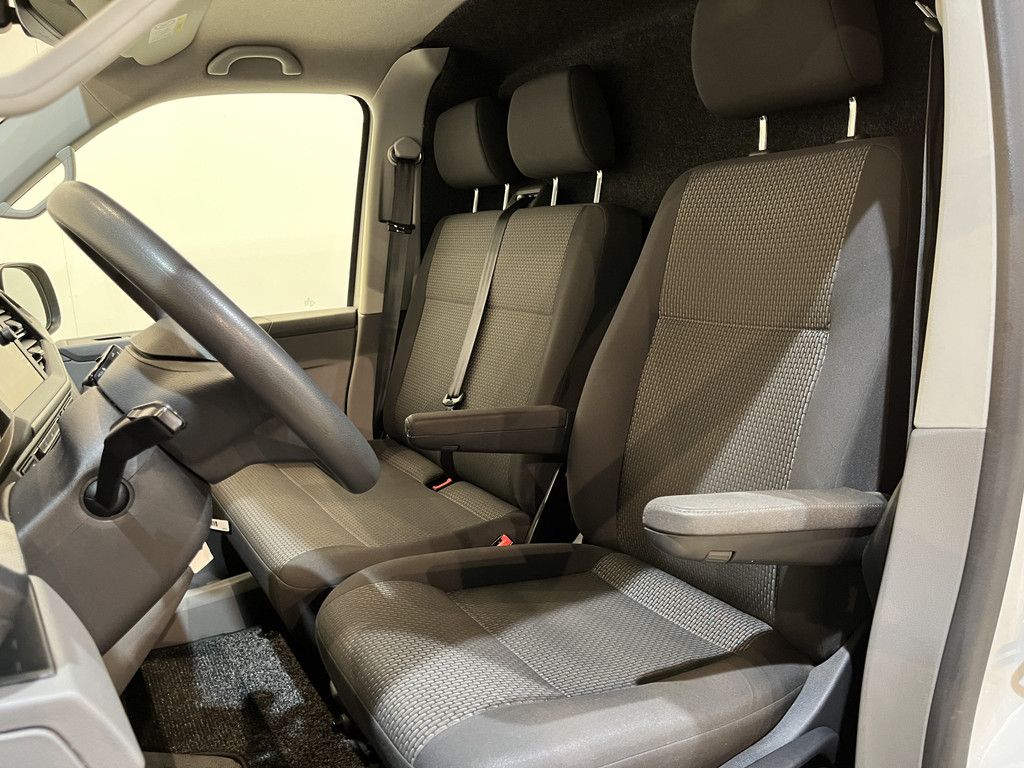 Volkswagen Transporter 2.0 TDI L2H1 150 PK DSG Automaat / Servicebus / Sortimo Inrichting / Euro 6 / Airco / Cruise Control / CarPlay / Camera / Navigatie