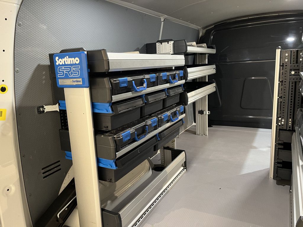 Volkswagen Transporter 2.0 TDI L2H1 150 PK DSG Automaat / Servicebus / Sortimo Inrichting / Euro 6 / Airco / Cruise Control / CarPlay / Camera / Navigatie