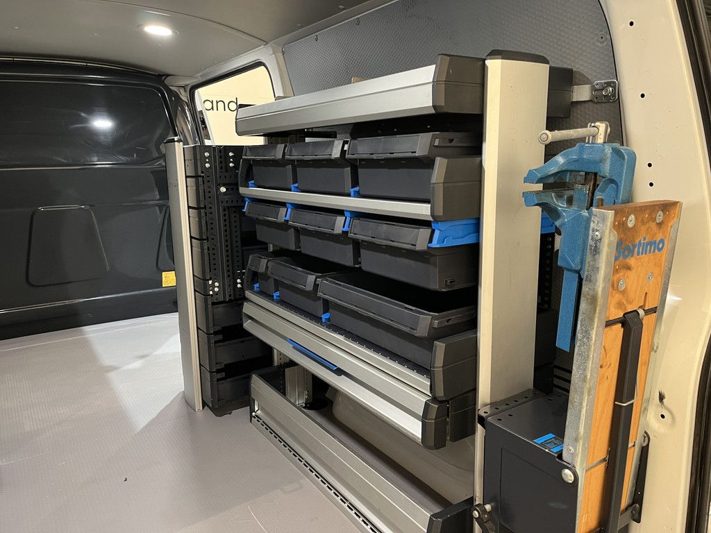 Volkswagen Transporter 2.0 TDI L2H1 150 PK DSG Automaat / Servicebus / Sortimo Inrichting / Euro 6 / Airco / Cruise Control / CarPlay / Camera / Navigatie