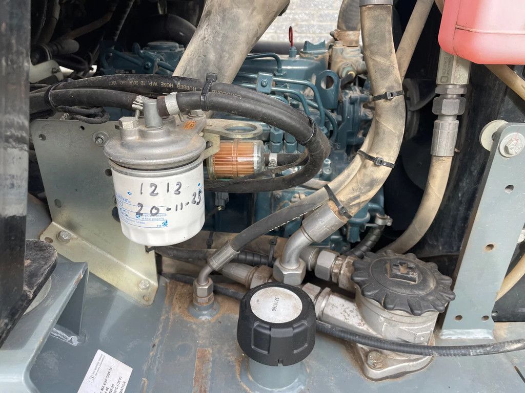 Giant G2500HD Xtra kniklader shovel