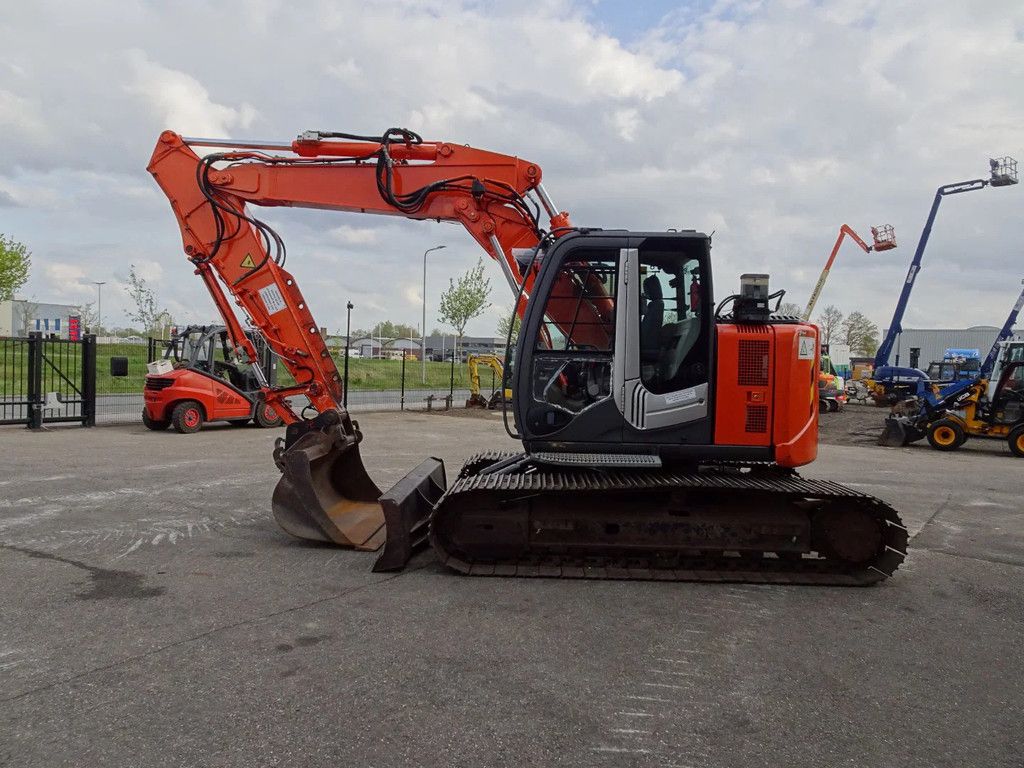 Hitachi ZX135US-3