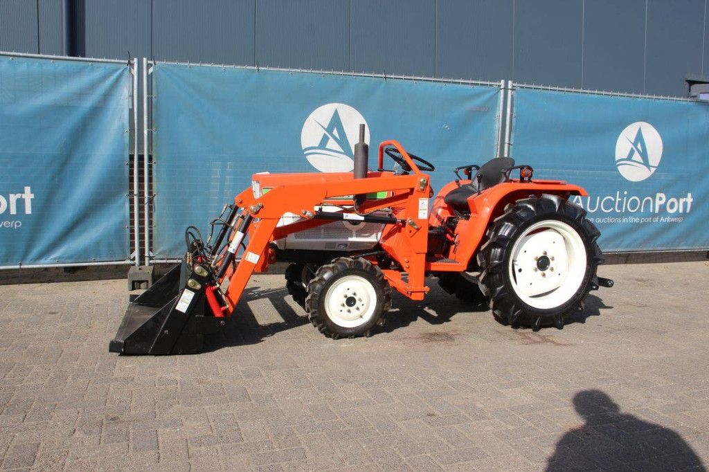 Kubota B1702 Diesel-Kleintraktor 17 PS mit Frontlader (Neu)
