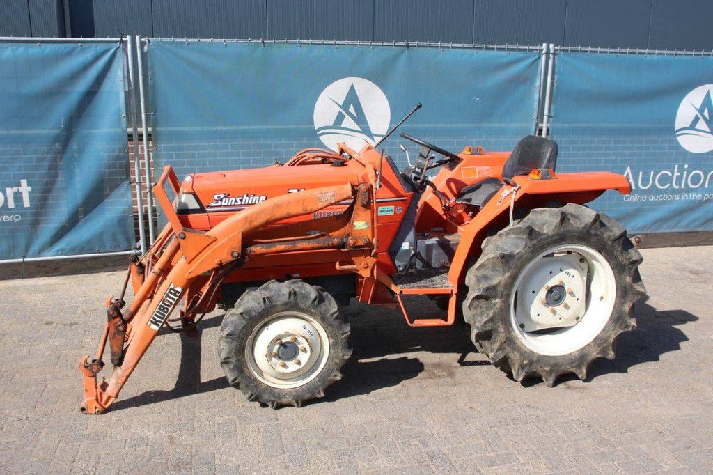 Kubota ZL1-255 Mini Tractor Diesel 24 hp with front loader