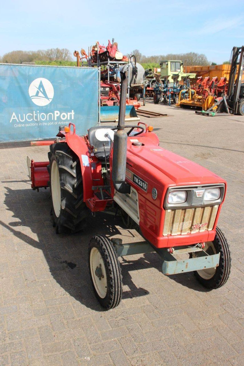 Kleintraktor Yanmar YM2310 Diesel 23 PS mit Grubber