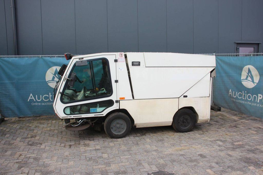 Veegmachine HMF 214 Diesel 2007
