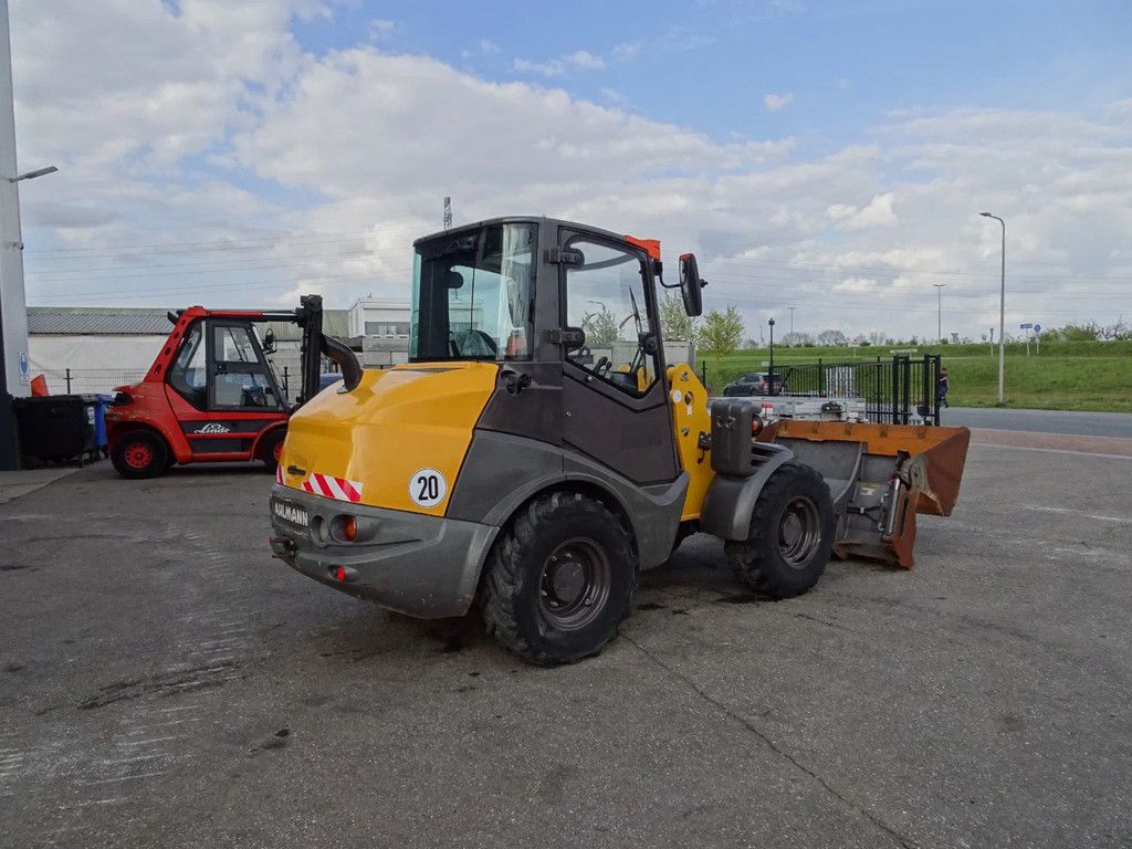 Ahlmann AX1000