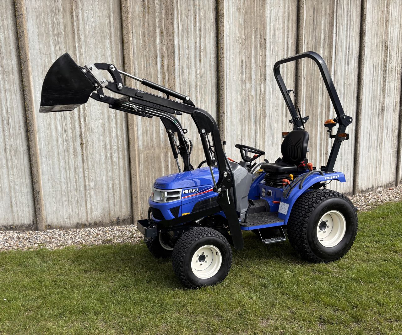 Iseki TM3217 nieuwstaat + grondbak en mestriek - NL kenteken